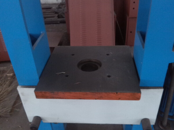 龍門液壓機(jī) 龍門液壓機(jī)